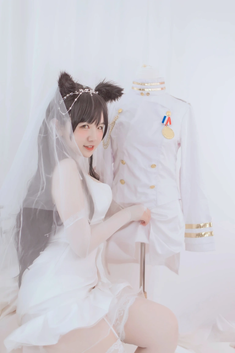 阿半今天很开心《爱宕婚纱》写真图集 36P｜在线预览与图包下载