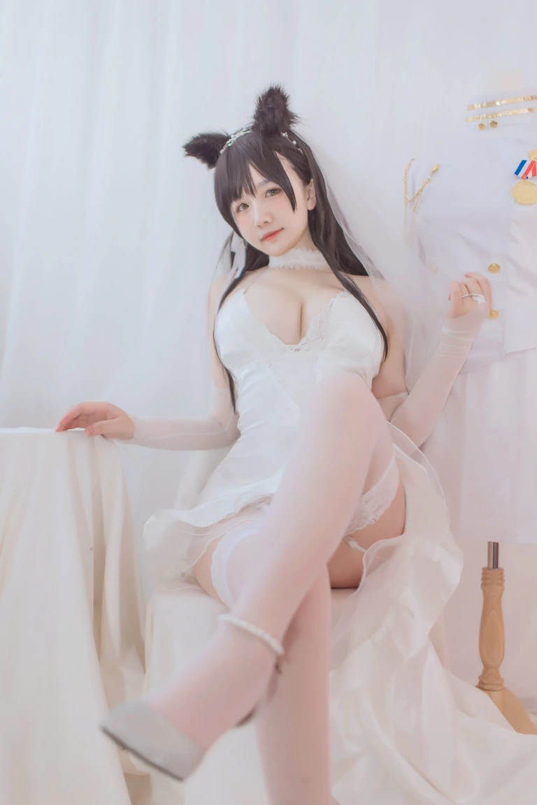 阿半今天很开心《爱宕婚纱》写真图集 36P｜在线预览与图包下载