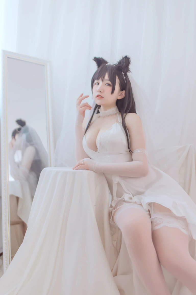 阿半今天很开心《爱宕婚纱》写真图集 36P｜在线预览与图包下载
