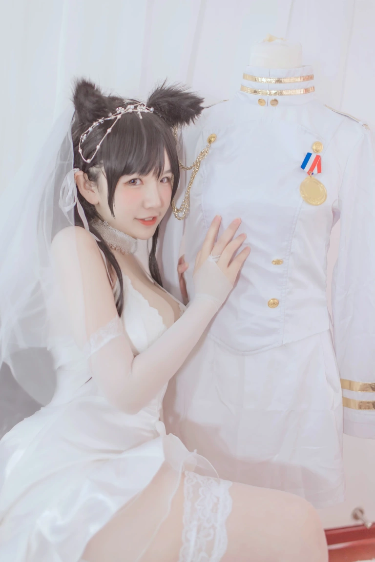 阿半今天很开心《爱宕婚纱》写真图集 36P｜在线预览与图包下载