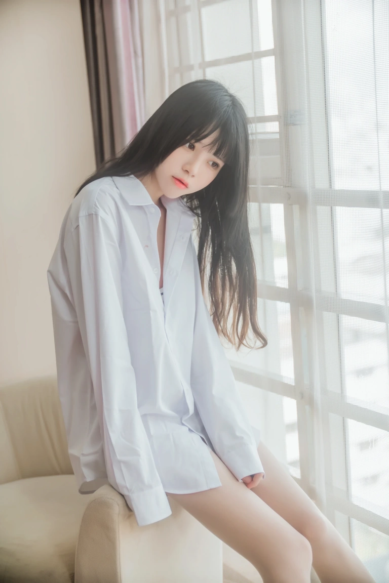 桜桃喵《白衬衫散发》写真图集 49P｜在线预览与图包下载