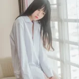 桜桃喵《白衬衫散发》写真图集 49P｜在线预览与图包下载