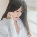 桜桃喵《白衬衫散发》写真图集 49P｜在线预览与图包下载