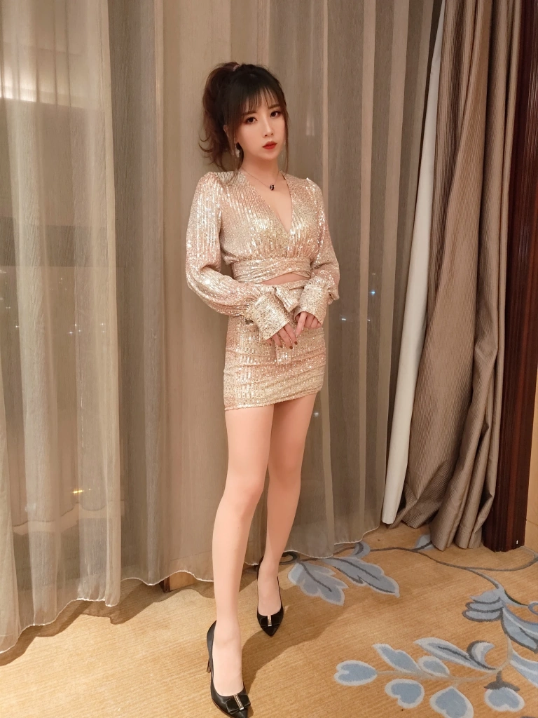小女巫露娜《亮片裙肉丝》写真图集 22P｜在线预览与图包下载