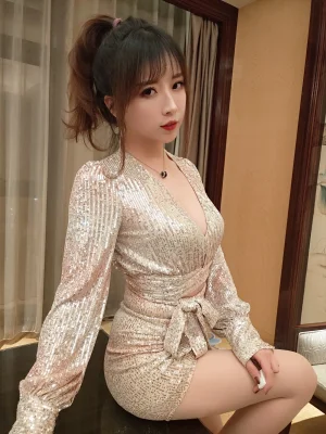 小女巫露娜《亮片裙肉丝》写真图集 22P｜在线预览与图包下载