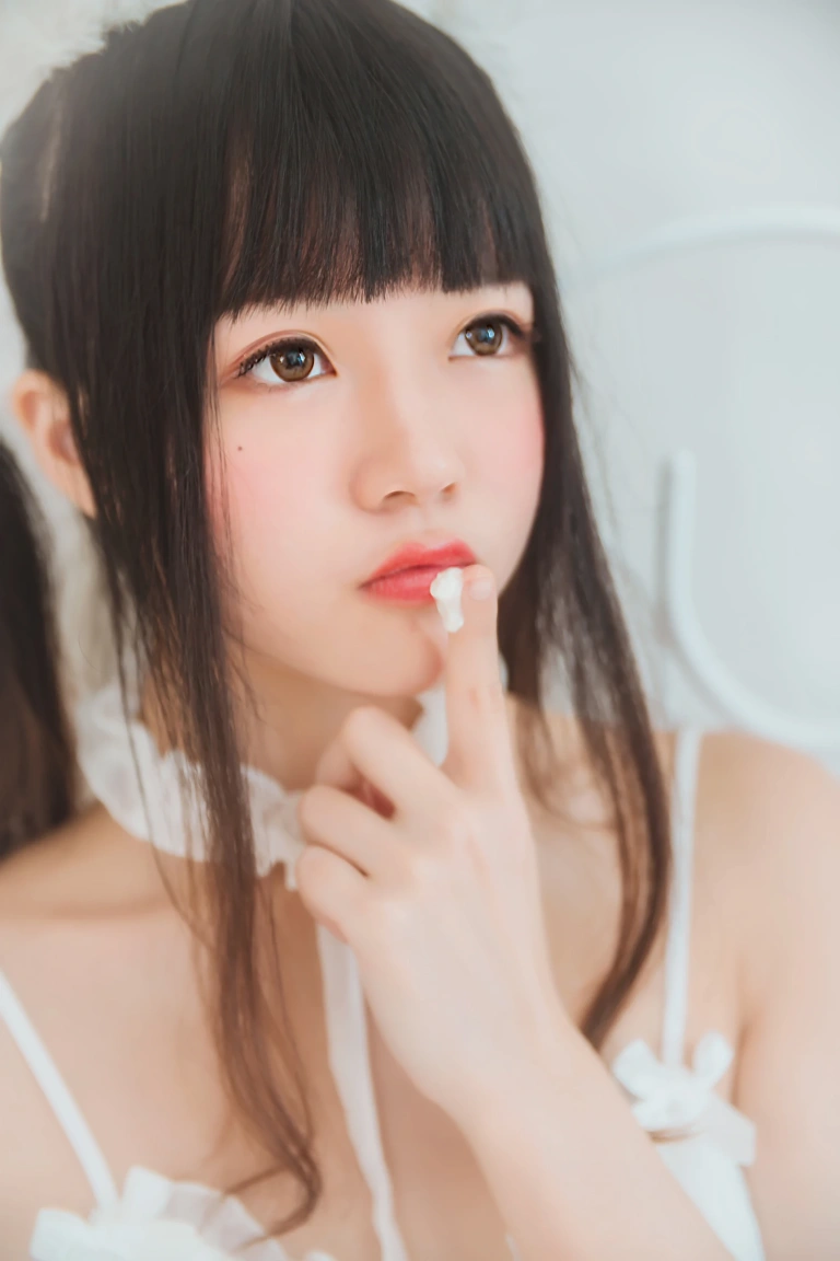 桜桃喵《白猫》写真图集 32P｜在线预览与图包下载