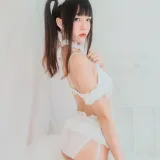 桜桃喵《白猫》写真图集 32P｜在线预览与图包下载