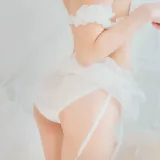 桜桃喵《白猫》写真图集 32P｜在线预览与图包下载