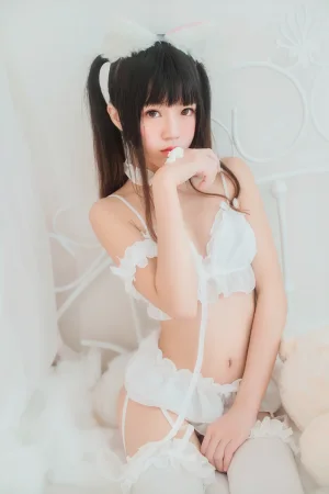 桜桃喵《白猫》写真图集 32P｜在线预览与图包下载