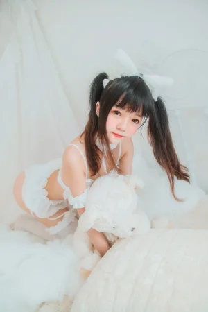 桜桃喵《白猫》写真图集 32P｜在线预览与图包下载