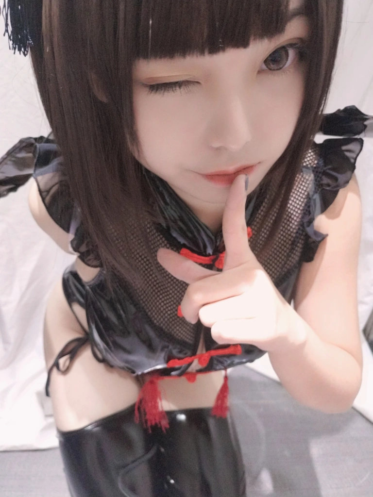 蜜汁猫裘《小恶魔自拍》写真图集 28P｜在线预览与图包下载