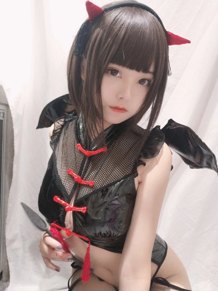 蜜汁猫裘《小恶魔自拍》写真图集 28P｜在线预览与图包下载