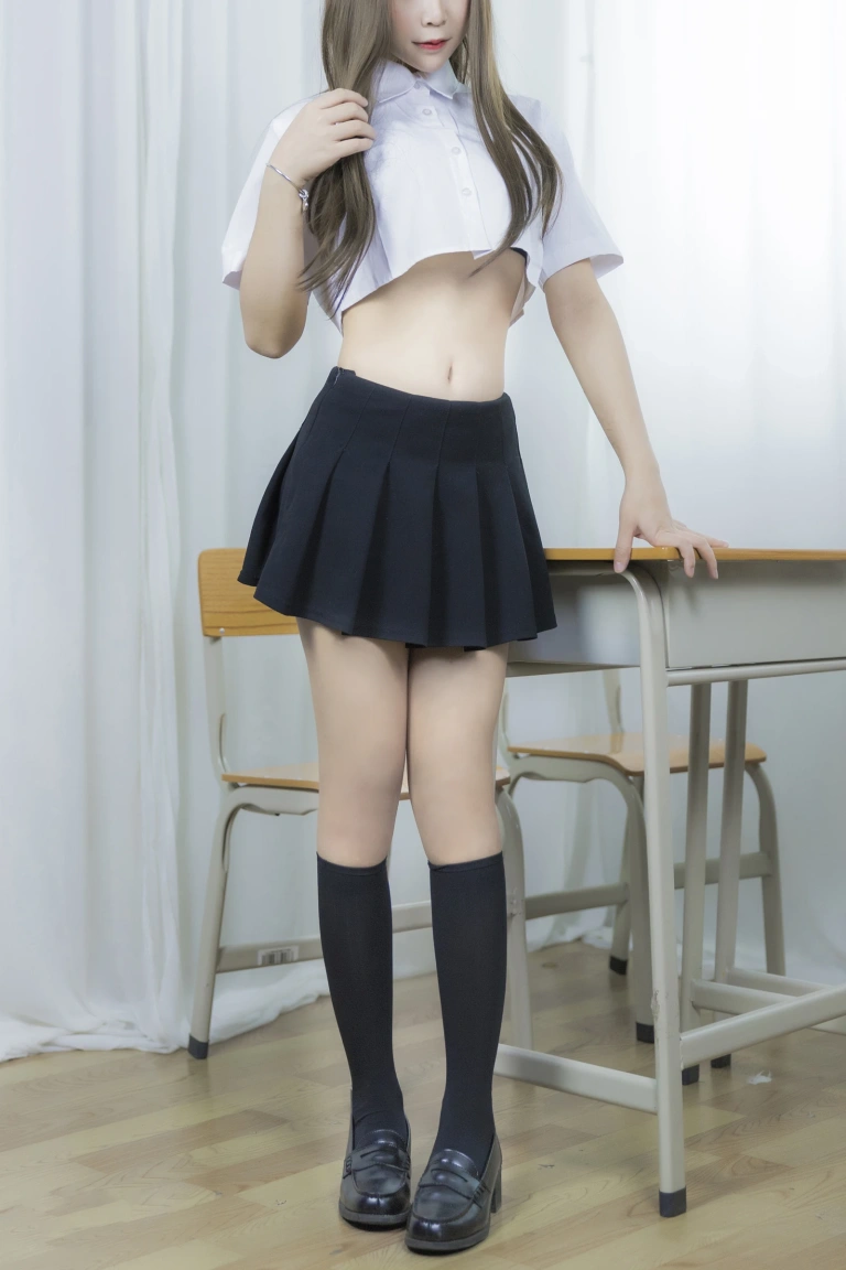 抱走莫子《等你下课》写真图集 42P｜在线预览与图包下载