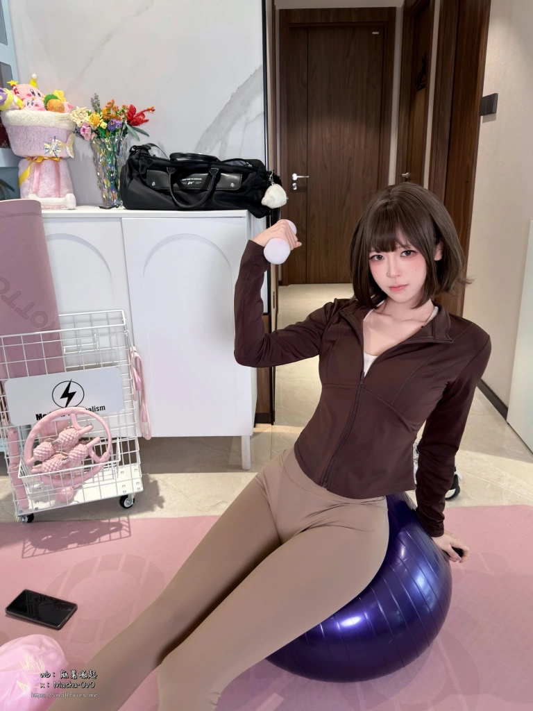 麻薯好吃《瑜伽垫上的越界》写真图集 75P+1V｜在线预览与图包下载