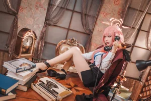 是一只熊仔《碧蓝档案 陆八魔爱瑠》写真图集 20P｜在线预览与图包下载