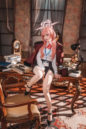 是一只熊仔《碧蓝档案 陆八魔爱瑠》写真图集 20P｜在线预览与图包下载