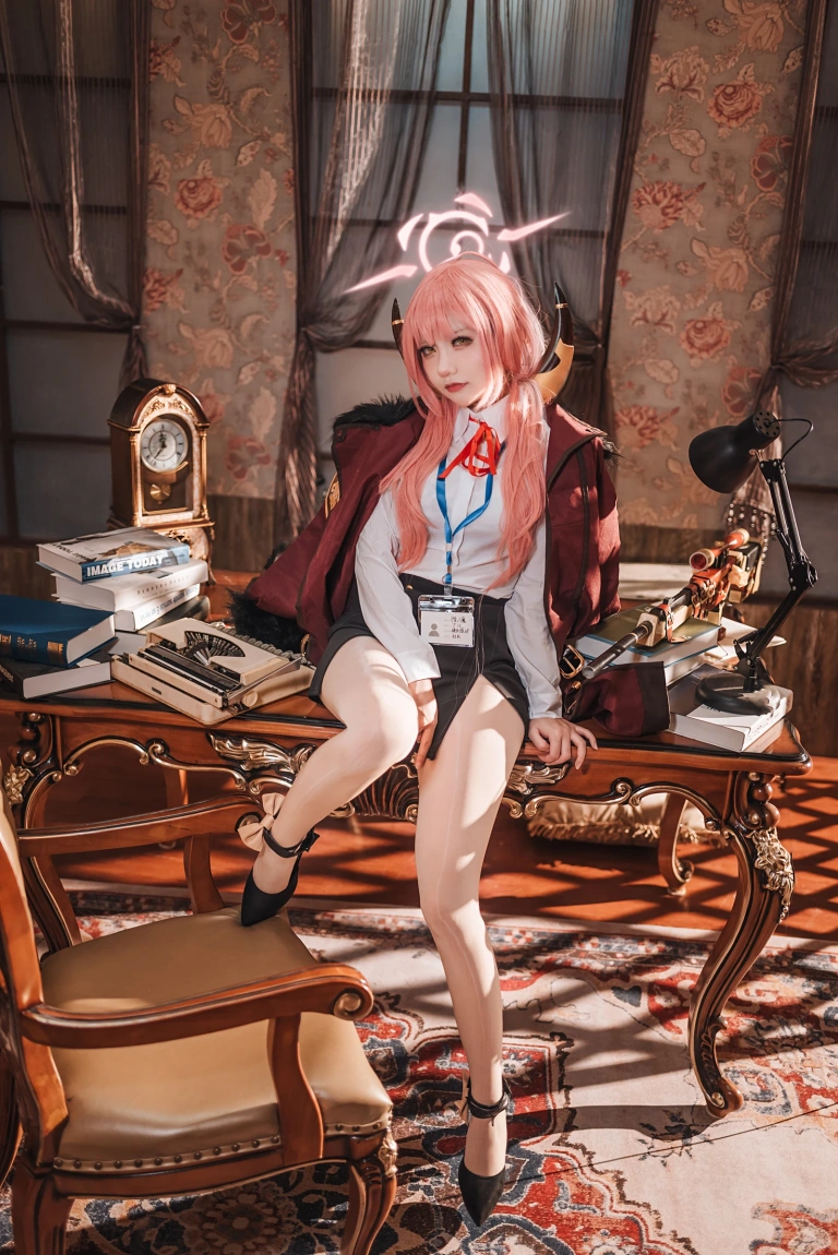 是一只熊仔《碧蓝档案 陆八魔爱瑠》写真图集 20P｜在线预览与图包下载