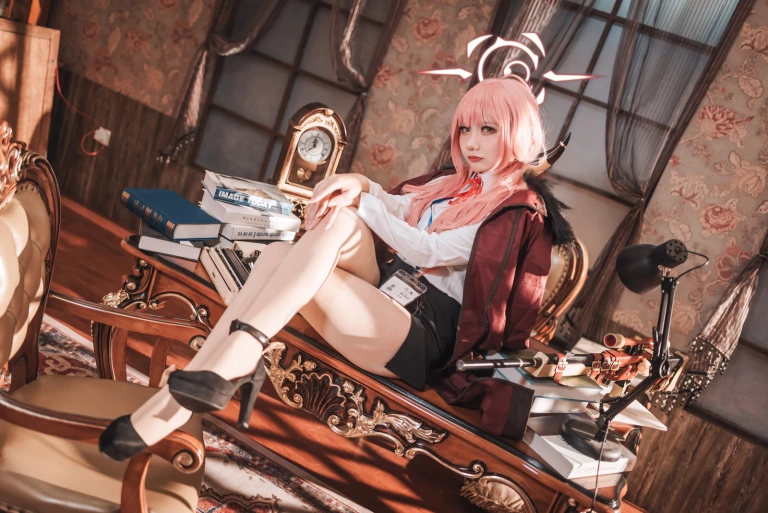 是一只熊仔《碧蓝档案 陆八魔爱瑠》写真图集 20P｜在线预览与图包下载