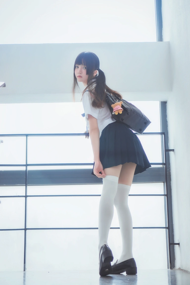 桜桃喵《蓝白水手服》写真图集 39P｜在线预览与图包下载