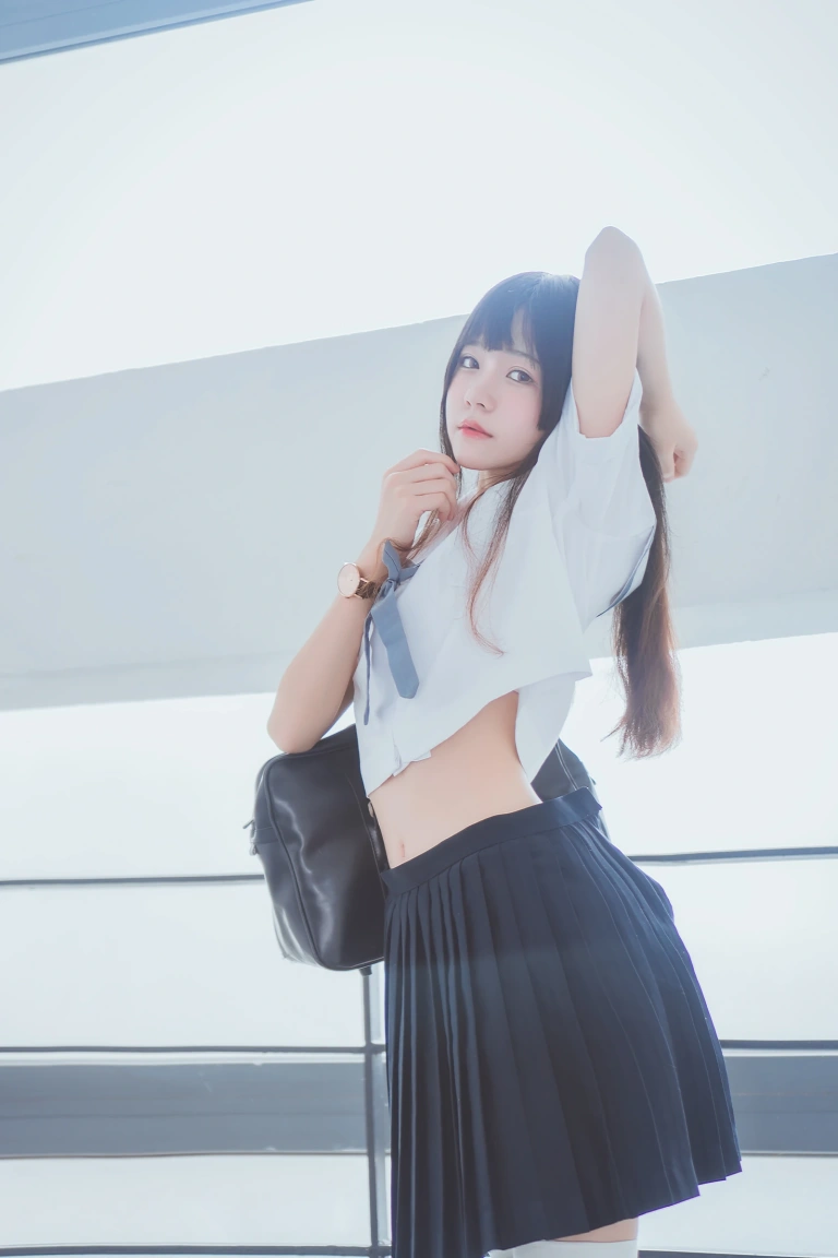 桜桃喵《蓝白水手服》写真图集 39P｜在线预览与图包下载