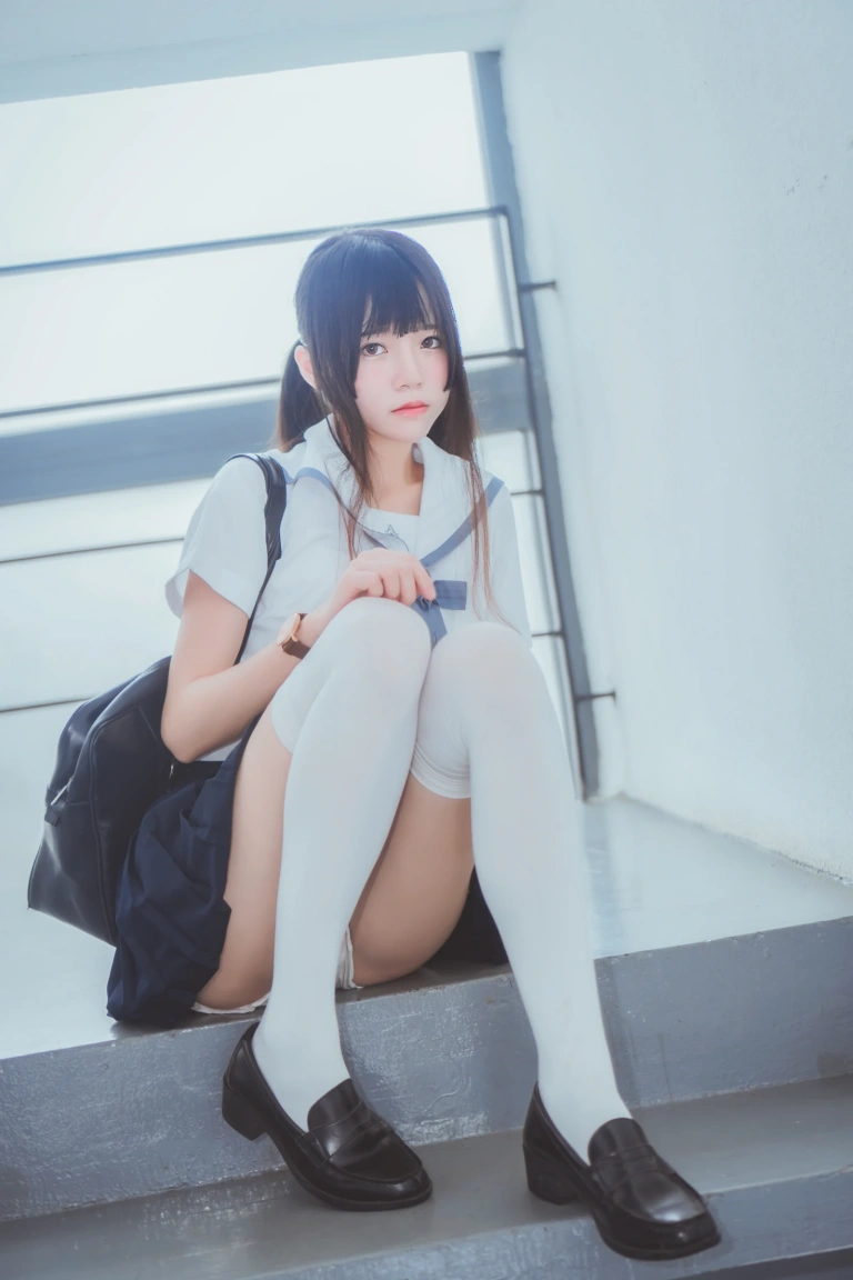 桜桃喵《蓝白水手服》写真图集 39P｜在线预览与图包下载