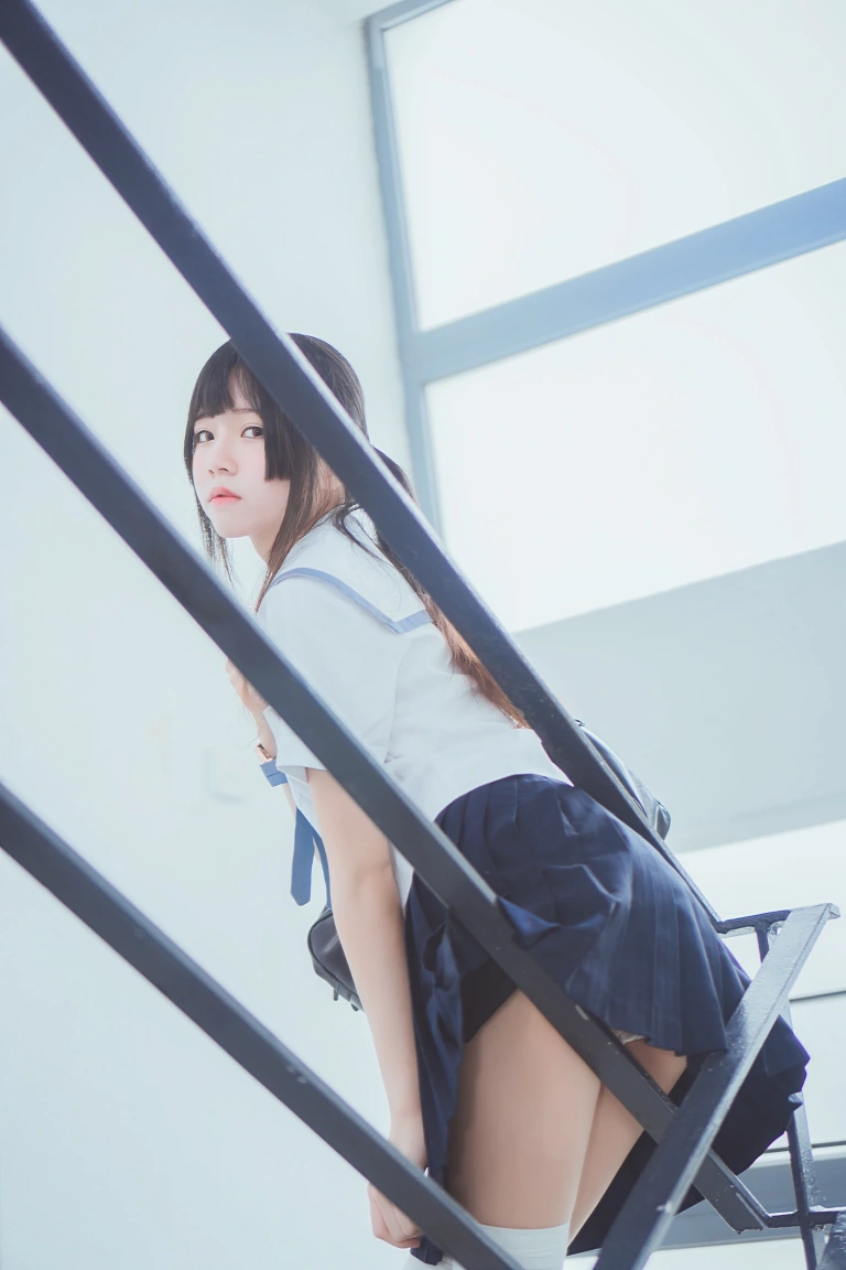 桜桃喵《蓝白水手服》写真图集 39P｜在线预览与图包下载
