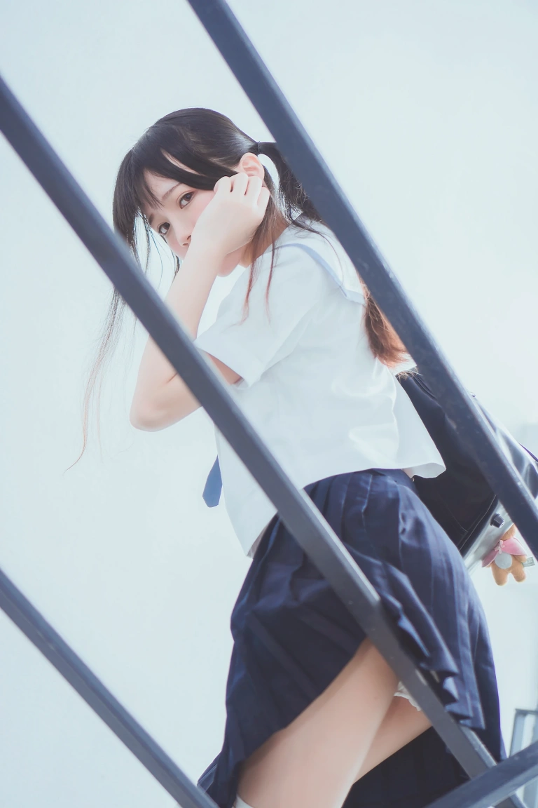 桜桃喵《蓝白水手服》写真图集 39P｜在线预览与图包下载