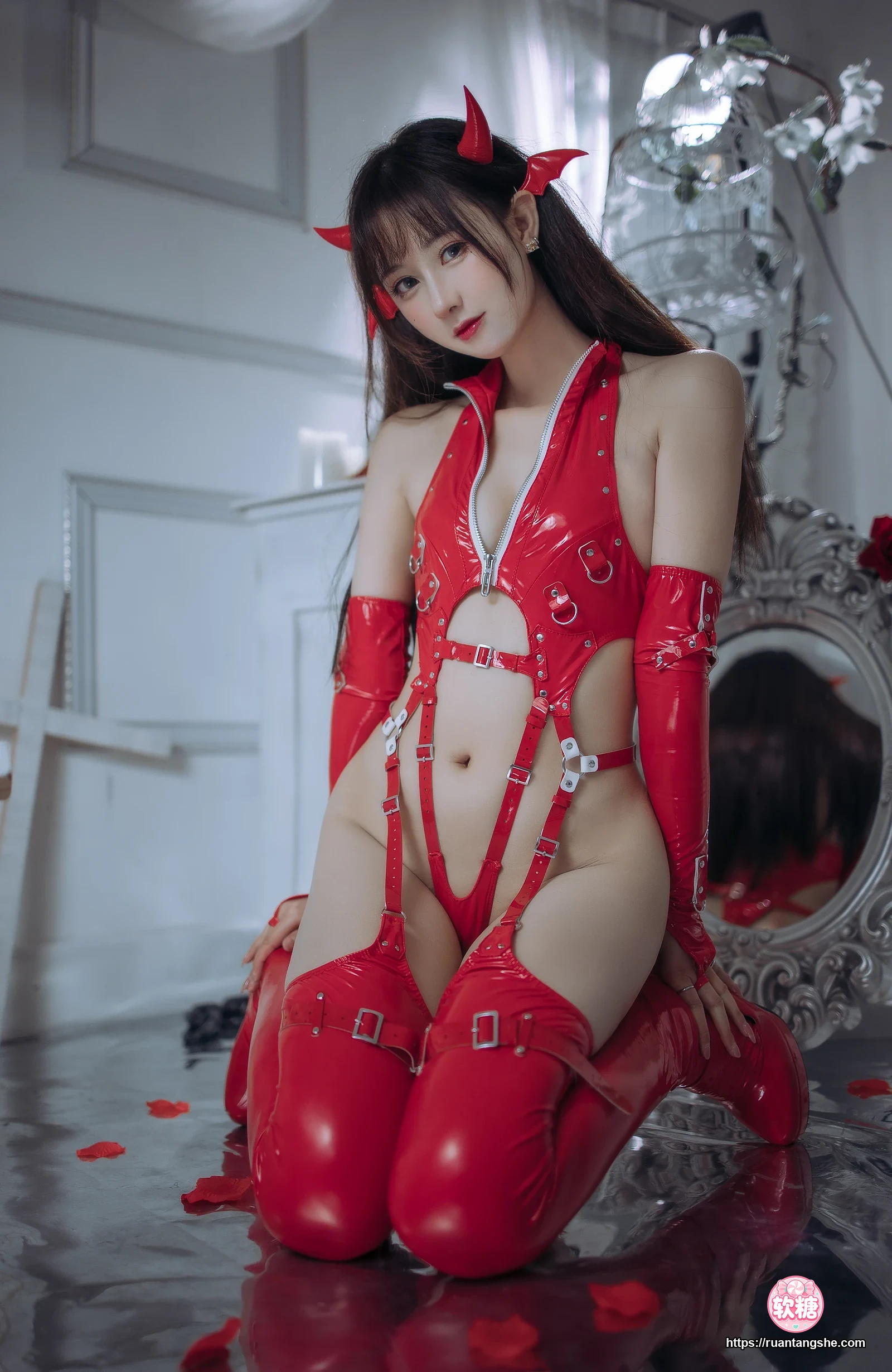 羽生三未 羽生三未 NO.016 - 红色胶衣小恶魔