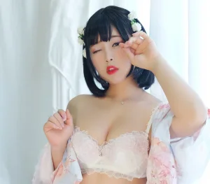 白烨《花与酒与少女》写真图集 81P+6V｜在线预览与图包下载