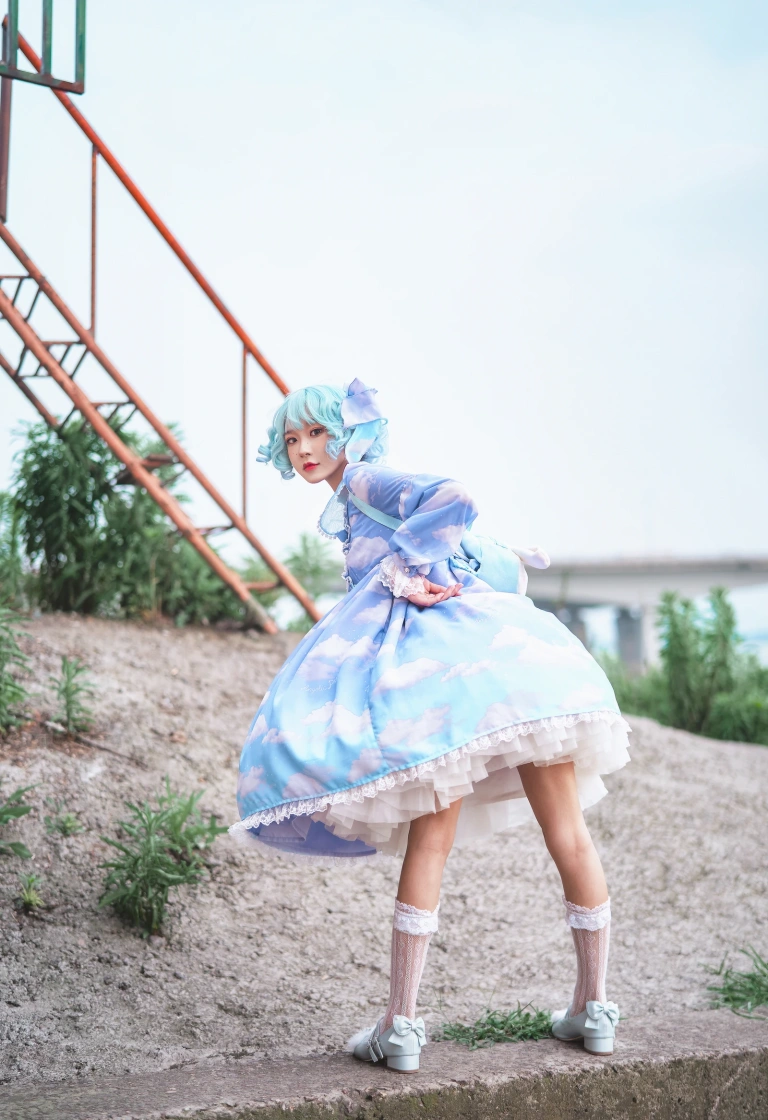 阿包也是兔娘《Lolita蓝裙》写真图集 9P｜在线预览与图包下载