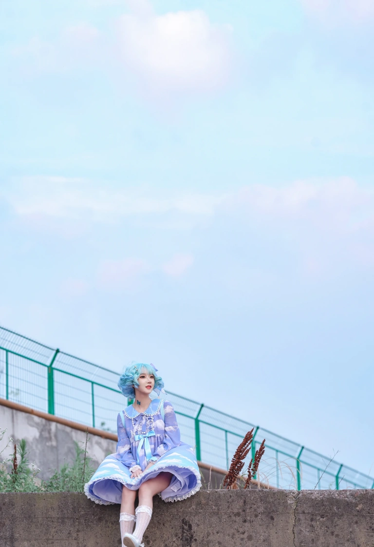 阿包也是兔娘《Lolita蓝裙》写真图集 9P｜在线预览与图包下载
