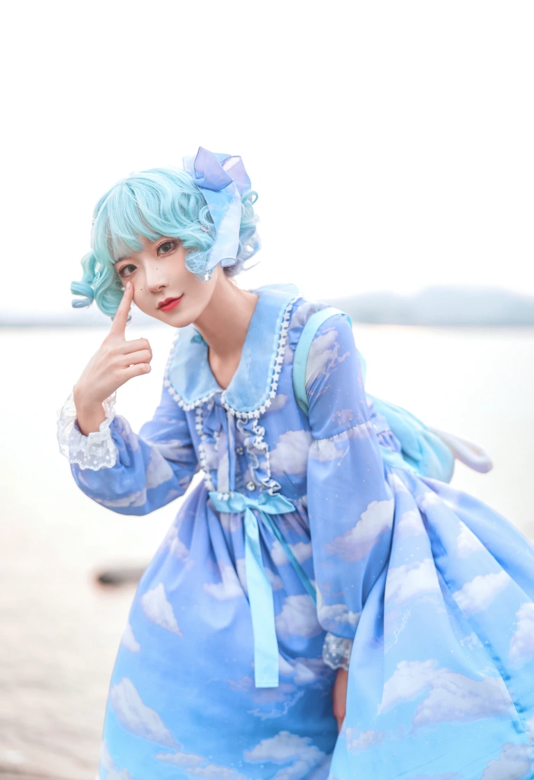 阿包也是兔娘《Lolita蓝裙》写真图集 9P｜在线预览与图包下载