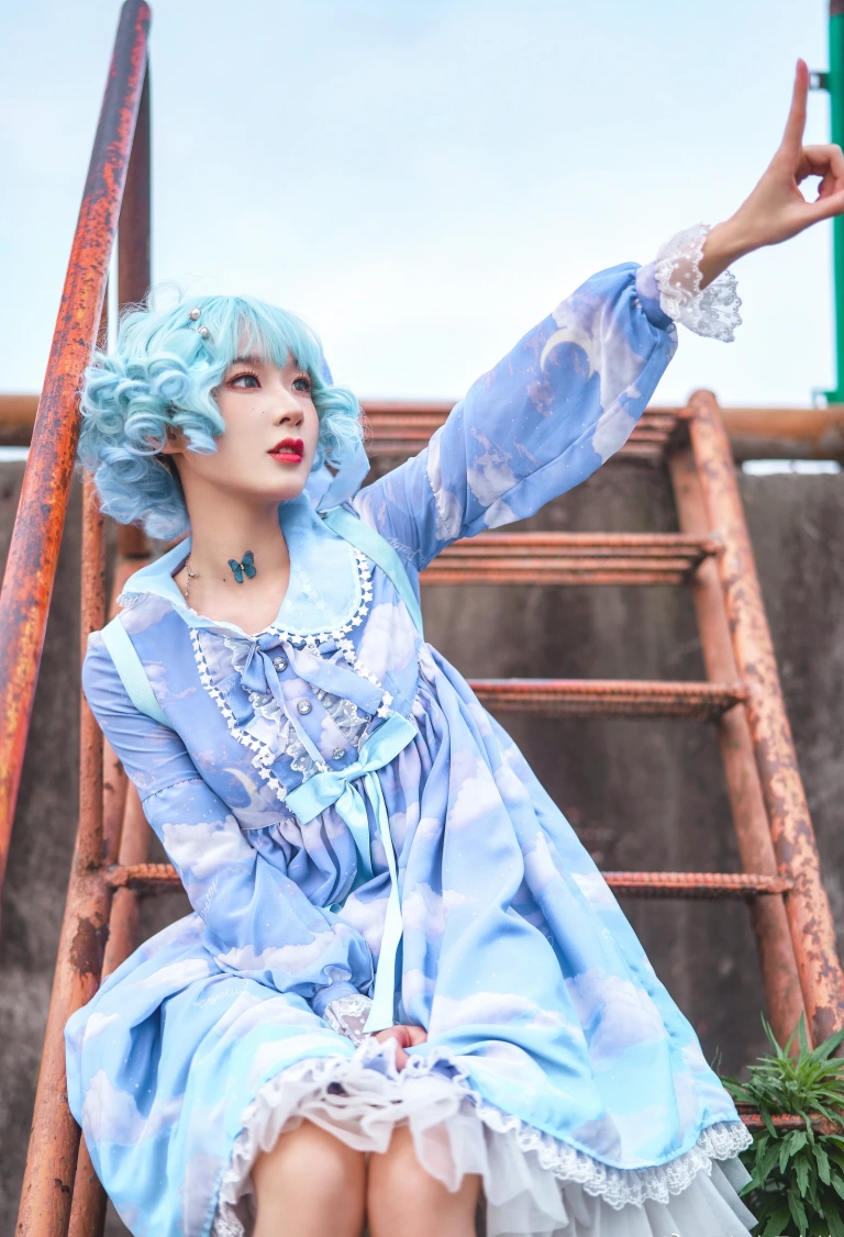 阿包也是兔娘《Lolita蓝裙》写真图集 9P｜在线预览与图包下载