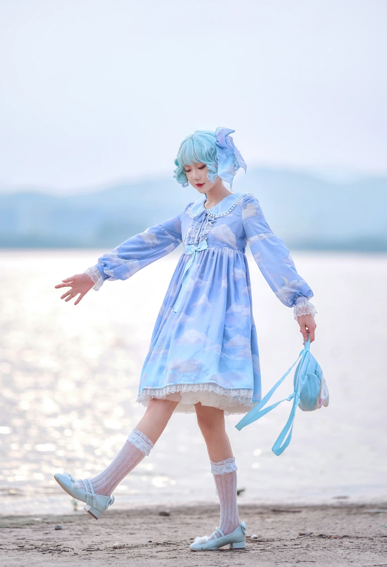 阿包也是兔娘《Lolita蓝裙》写真图集 9P｜在线预览与图包下载