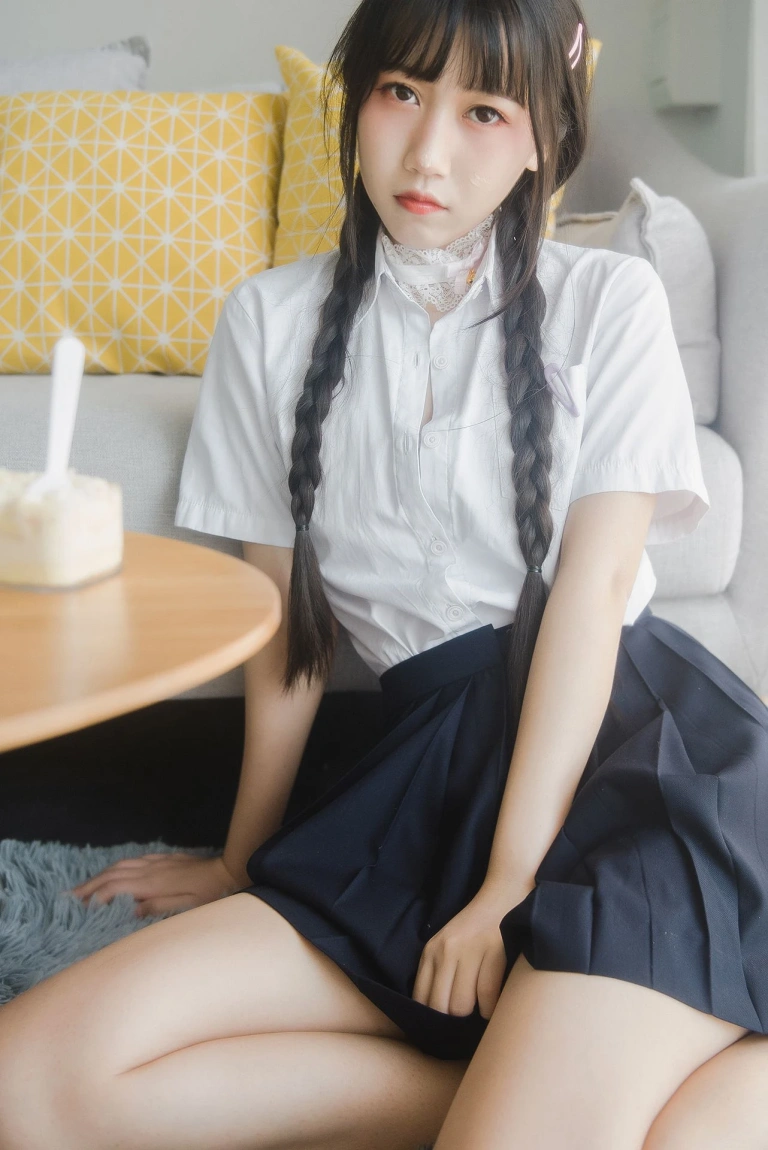 不呆猫《奶油少女》写真图集 80P+4V｜在线预览与图包下载