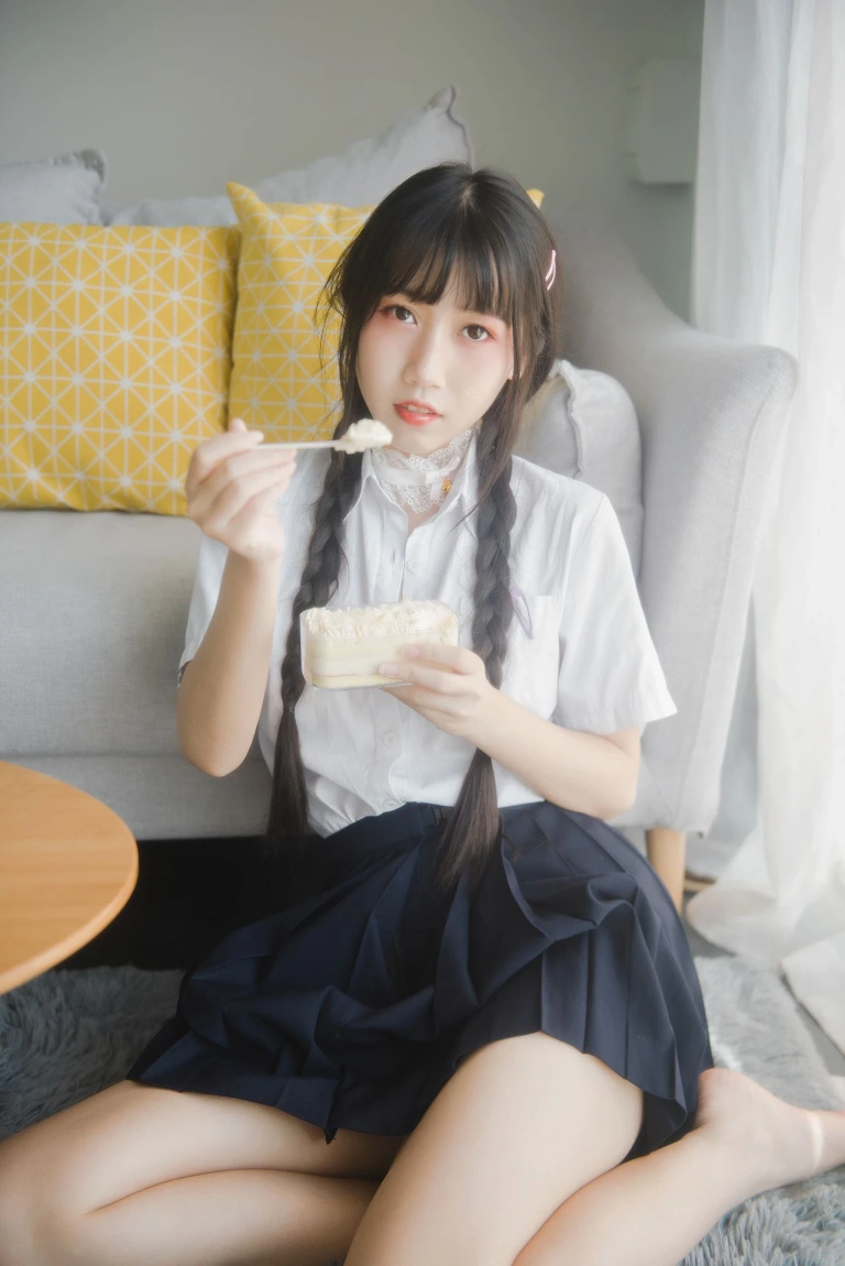 不呆猫《奶油少女》写真图集 80P+4V｜在线预览与图包下载