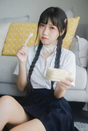 不呆猫《奶油少女》写真图集 80P+4V｜在线预览与图包下载