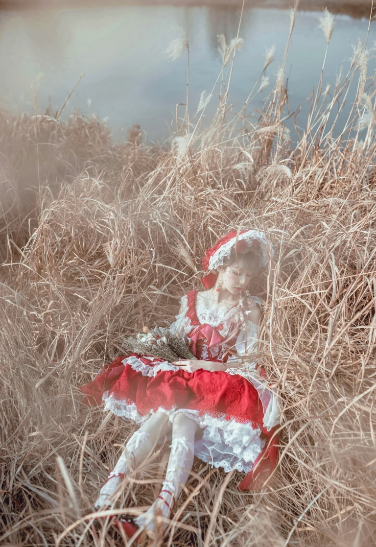 阿包也是兔娘《Lolita红裙》写真图集 12P｜在线预览与图包下载