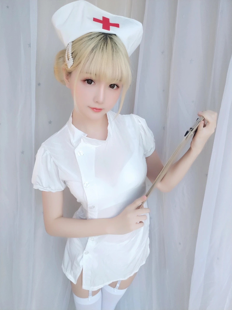 星之迟迟《VOL.17 夜勤病栋》写真图集 61P｜在线预览与图包下载