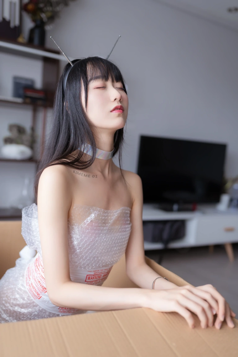 木棉棉《智能型彼女》写真图集 131P｜在线预览与图包下载