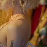 七月喵子《献上王的冠冕》写真图集 29P｜在线预览与图包下载
