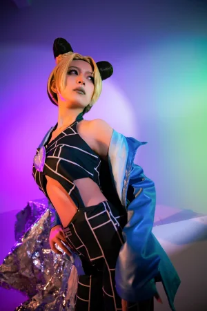 清青琴玖《JOJO的奇妙冒险》写真图集 25P｜在线预览与图包下载