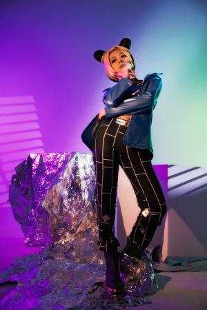 清青琴玖《JOJO的奇妙冒险》写真图集 25P｜在线预览与图包下载