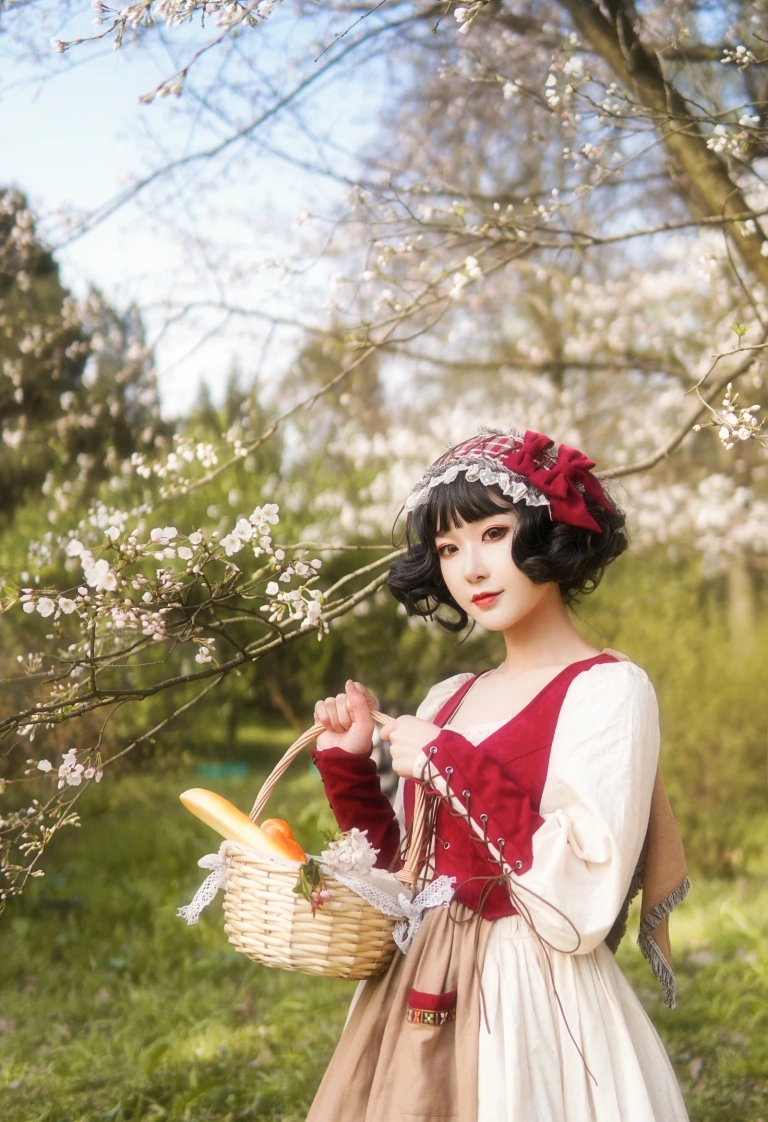 阿包也是兔娘《Lolita红裙2》写真图集 28P｜在线预览与图包下载