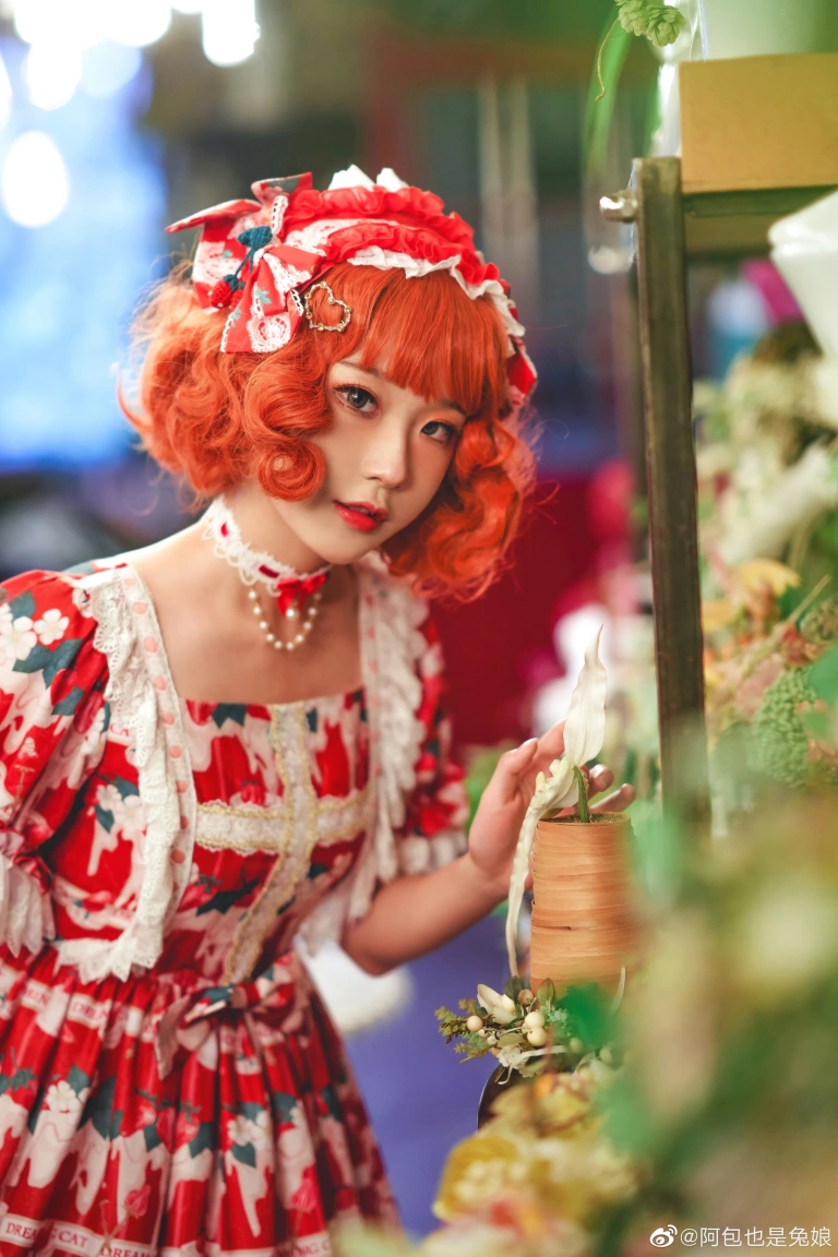 阿包也是兔娘《Lolita红裙2》写真图集 28P｜在线预览与图包下载