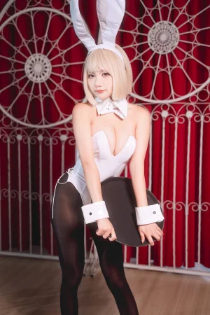 是一只熊仔《小兔时间》写真图集 40P｜在线预览与图包下载