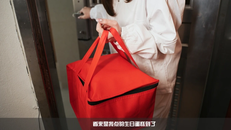 小和甜酒《白天鹅外卖》写真图集 93P｜在线预览与图包下载