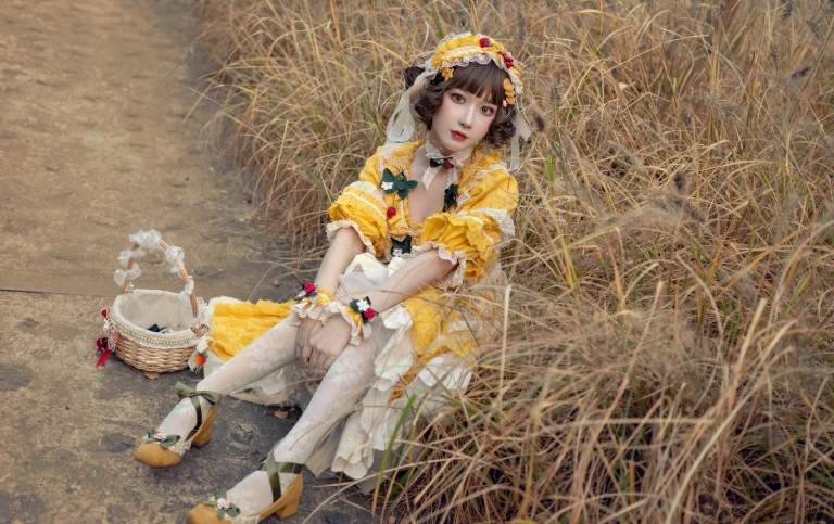 阿包也是兔娘《Lolita黄裙》写真图集 12P｜在线预览与图包下载