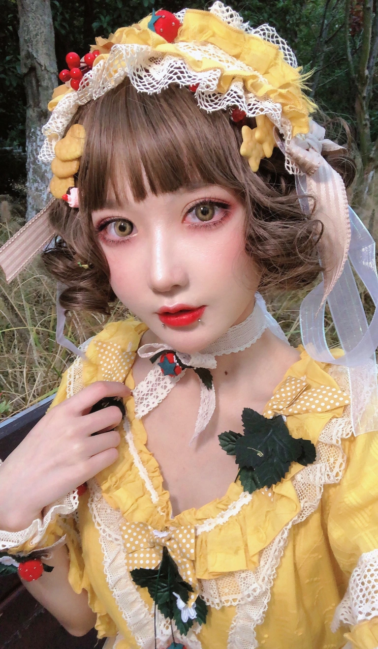阿包也是兔娘《Lolita黄裙》写真图集 12P｜在线预览与图包下载