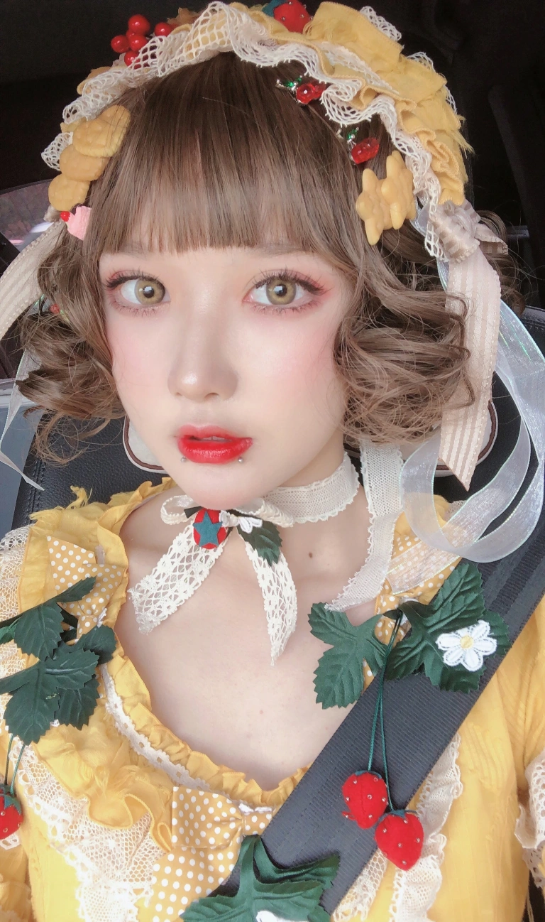 阿包也是兔娘《Lolita黄裙》写真图集 12P｜在线预览与图包下载